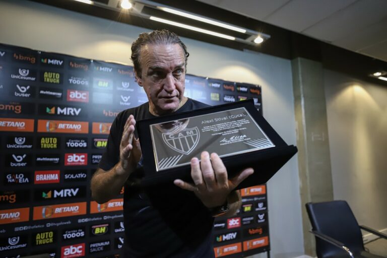 Cuca 200 jogos: técnico diz honrar nome do Atlético-MG sempre, e presidente exalta história