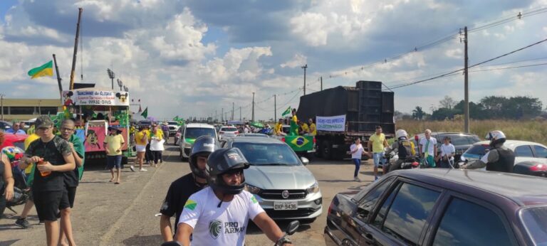 Ato pró-Bolsonaro, que acontece nesta terça-feira em Rio Branco, inicia com orações e Hino Nacional