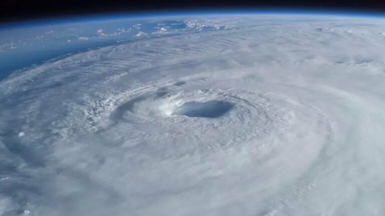 Ciclone intenso atinge litoral brasileiro nos próximos dias; Sul é mais afetado