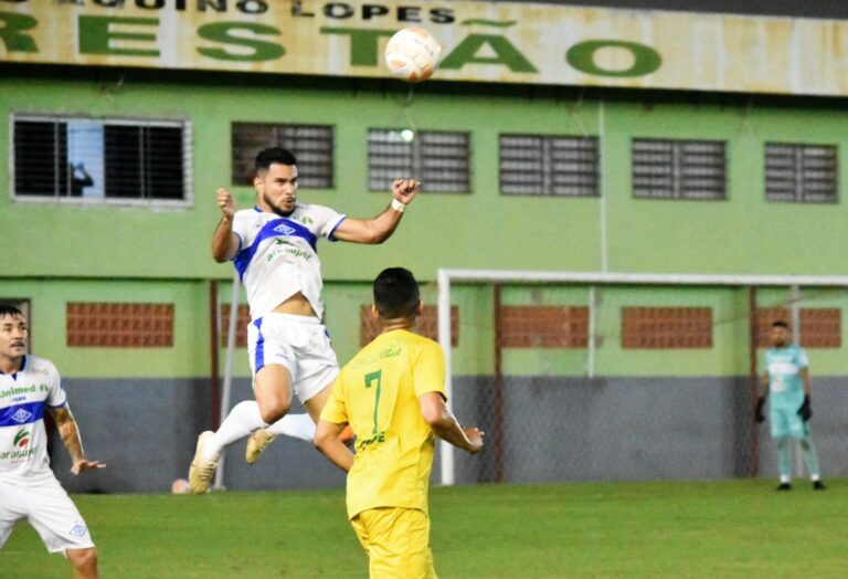 Galo canta alto, vence o Imperador e lidera o 2º turno do Acreanão