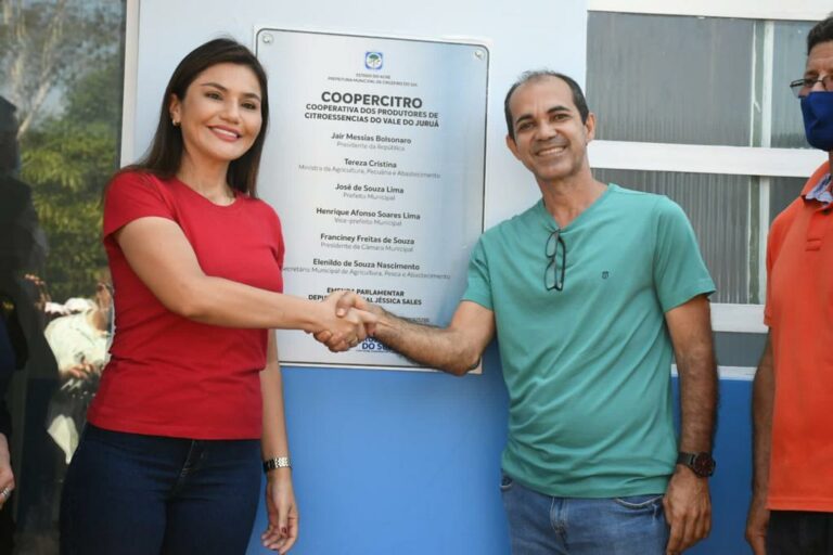 Cruzeiro do Sul inaugura 1ª indústria para produção de óleo de citronela da região Norte