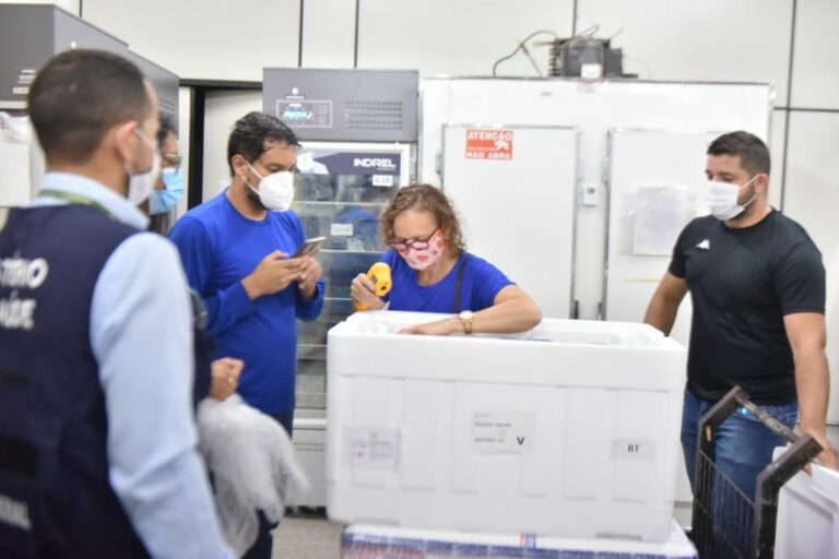 Acre recebe mais 1,2 mil doses de vacina contra a Covid-19 nesta quinta