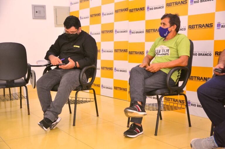 Fecomércio e líderes sindicais discutem redução no preço da passagem de ônibus em Rio Branco