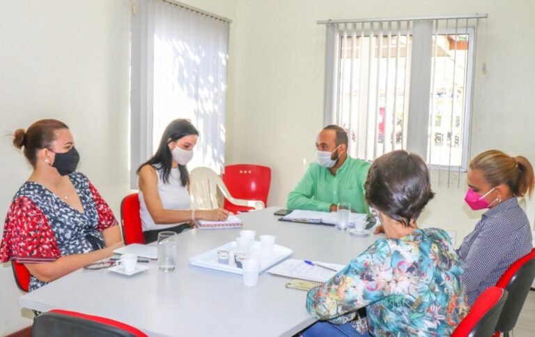 Fundhacre firma parceria com Uninorte para oferecer estágios a graduandos