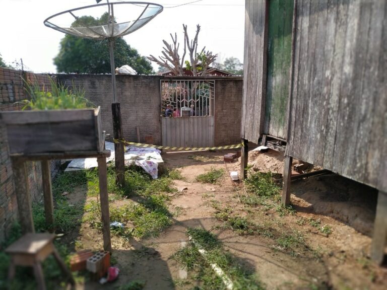 Filho que matou os pais a facadas em Sena Madureira será liberado da prisão