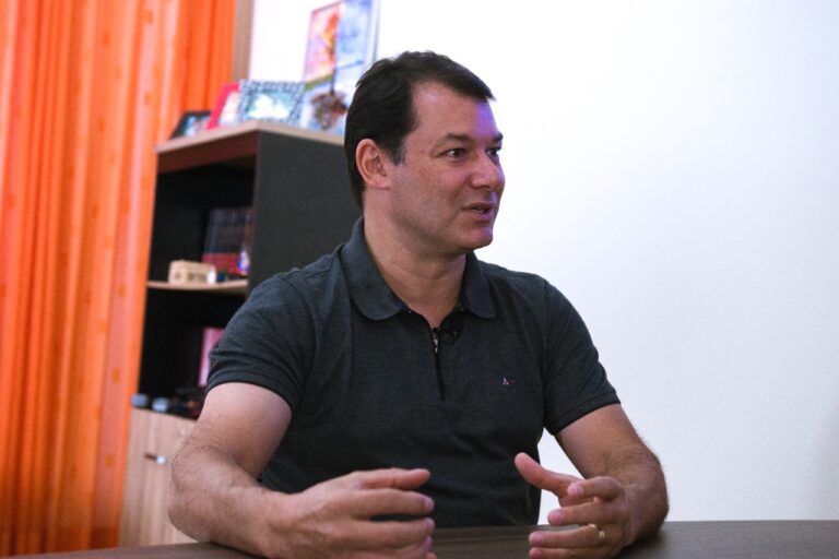 Leis de Duarte garantem intérprete de libras no serviço público e bloqueio de ligações de telemarketing