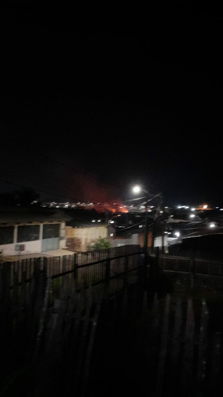 Populares registram queimada em região próxima ao Café Contri, em Rio Branco; VÍDEOS