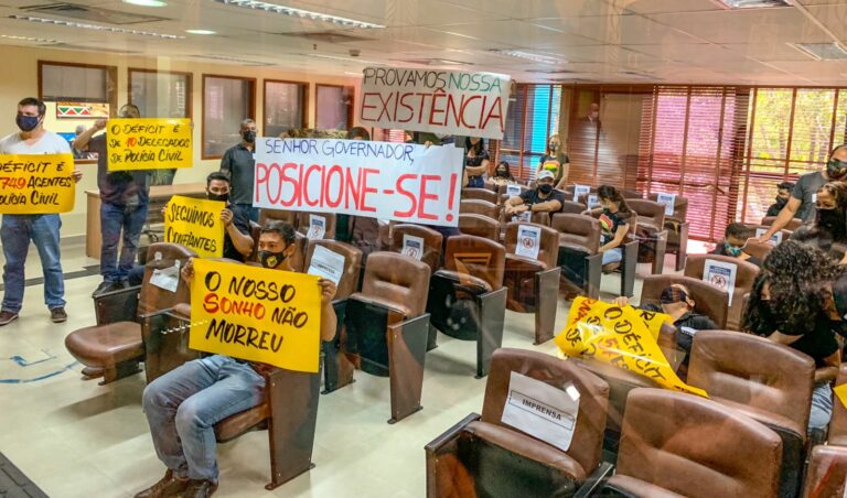 Aprovados no cadastro de reserva da Polícia Civil vão à Aleac e recebem apoio de deputados