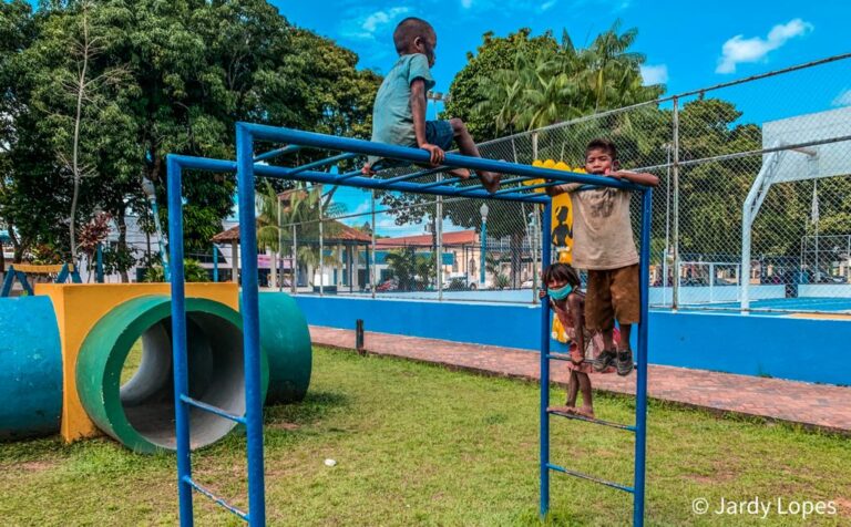 Haitiano e índio Kampa de Feijó