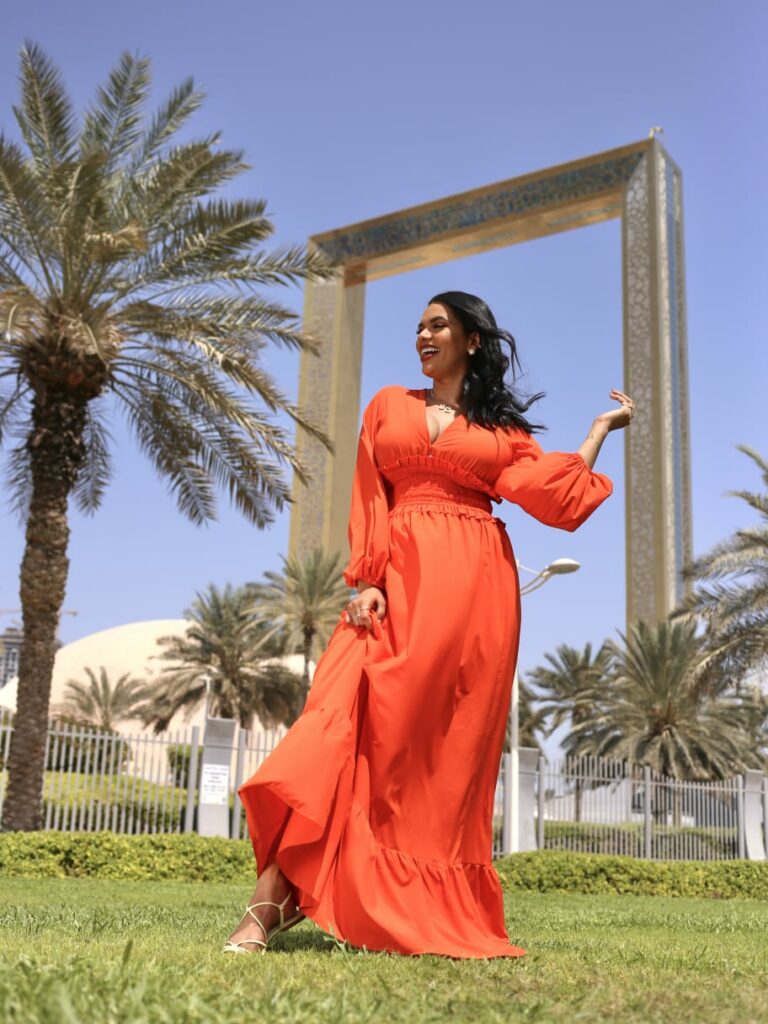 Olha ela! Blogueira acreana ostenta guarda-roupa luxuoso em Dubai; saiba valores dos looks