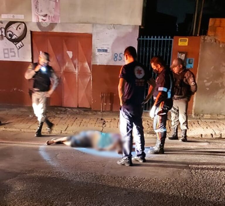Homem morre após ser atropelado e quebrar o pescoço em avenida de Rio Branco; motorista foge