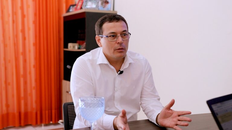Dericast: pré-candidato ao Senado, advogado Sanderson Moura é entrevistado por Alderian
