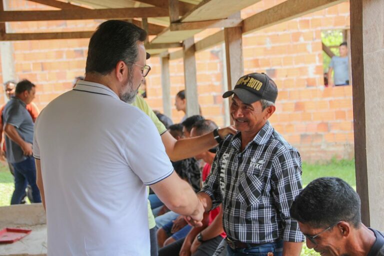 Em visita ao Caeté, Alan Rick reúne-se com moradores da Resex Cazumbá-Iracema e ouve demandas locais