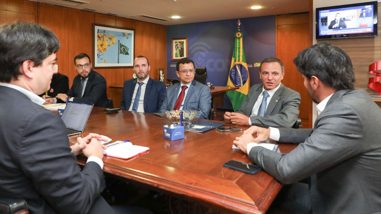 Gonzaga se reúne com ministro das Comunicações e Bittar para levar internet a todas as regiões do Acre