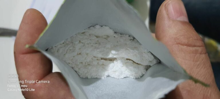 Policiais penais prendem mulher que tentava enviar cocaína para dentro de presídio de Tarauacá