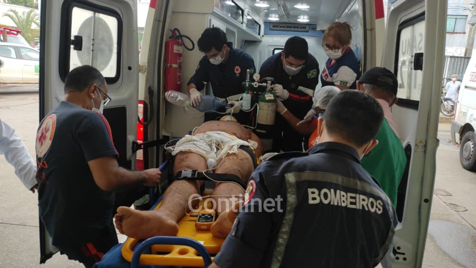 Motorista perde controle de caçamba e capota na BR-364, no interior do Acre