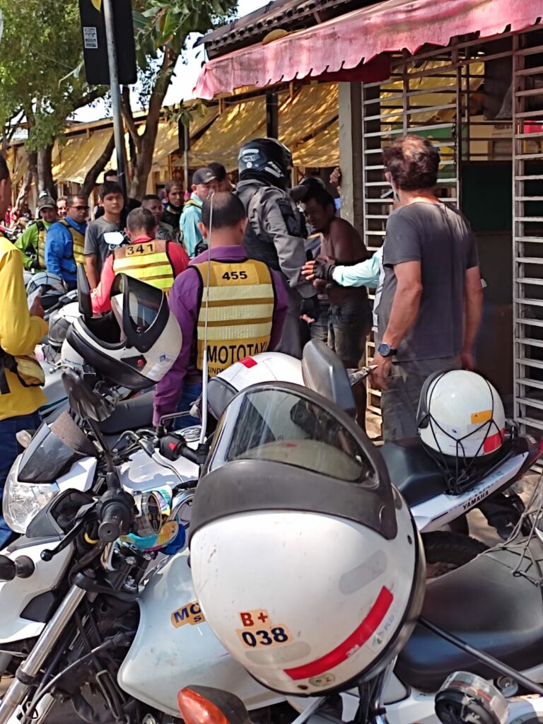 ‘Pai me dá um real’ apresenta comportamento agressivo na região central de Rio Branco e polícia intervém