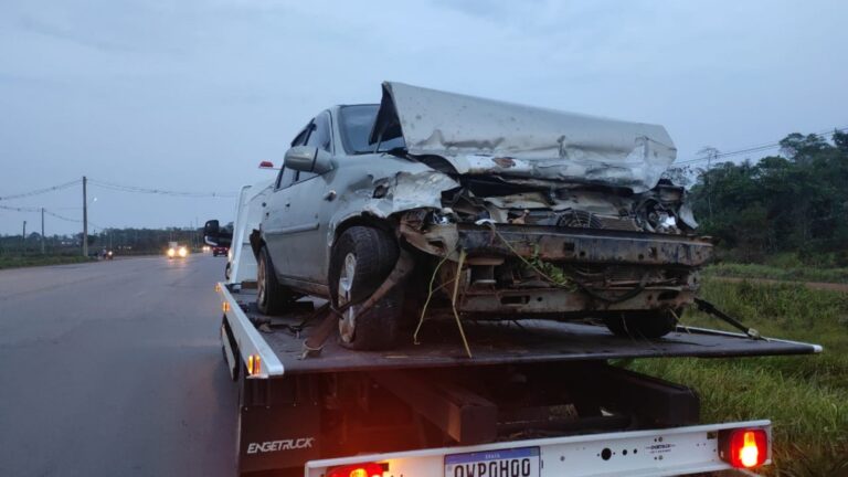 Lei sancionada por Bolsonaro dispensa guincho de veículos