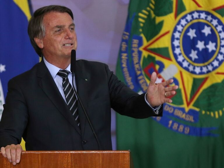 Bolsonaro diz que ‘nosso STF’, Executivo e Legislativo formam ‘um só corpo’