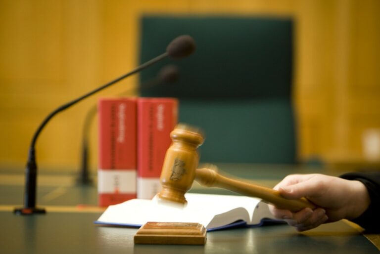 Uso de imagem de criança em campanha eleitoral resulta em condenação judicial a partido político