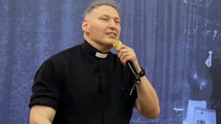 Criminosos se passam por Padre Marcelo Rossi para dar golpe em famosos