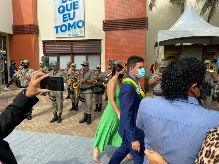 “Mim Dê Que Eu Tomo”: Chefes de Estado hasteiam bandeira e iniciam mutirão de vacinação