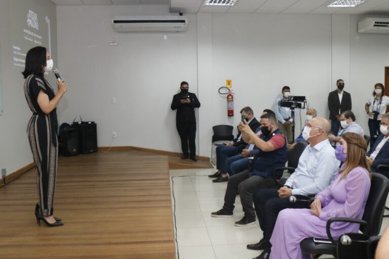 Senadora Mailza apresenta projeto do Parque Tecnológico do Acre ao ministro da Educação