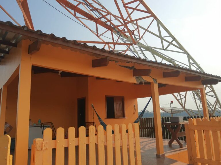 Queda de árvores e torre em Sena, mutirão de vacinação contra Covid-19, recuperação da BR-364 e mais: destaques desta quinta no ContilNet