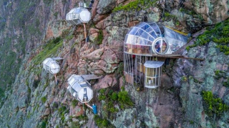 Durma pendurado em uma cabine de vidro nas montanhas do Peru por R$ 2,6 mil
