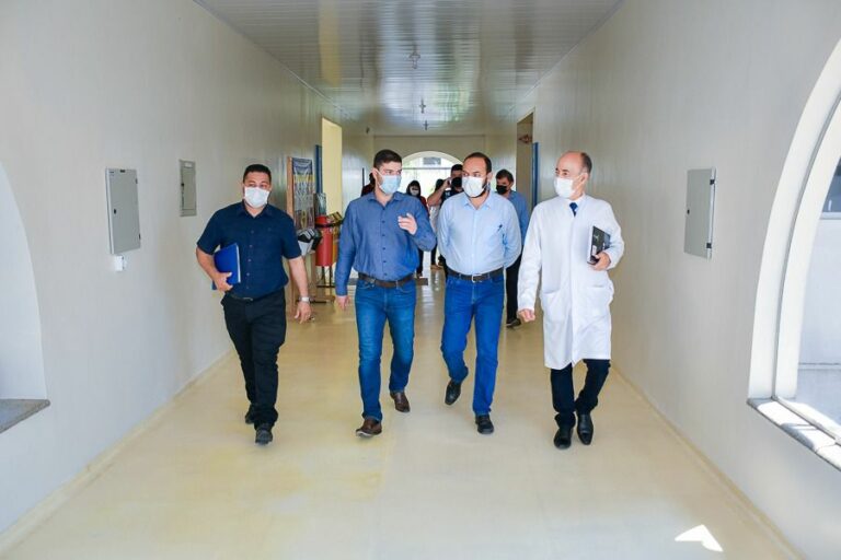 Nicolau faz visita de cortesia e destaca mudanças na Fundação Hospitalar do Acre