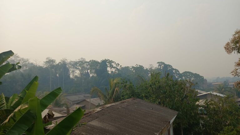 Fumaça toma conta de Sena Madureira e preocupa moradores: “Pior momento que estamos vivendo”