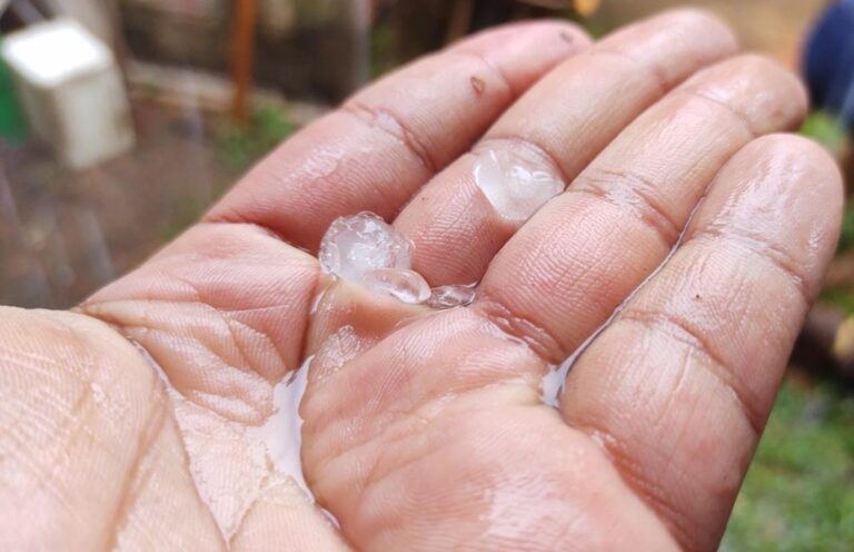 Temporal provoca chuva de granizo em Rio Branco nesta terça-feira; confira o vídeo