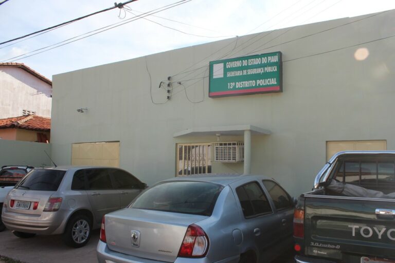 Estudante é presa por cobrar R$ 1.500 para não divulgar conversa íntima com servidor público