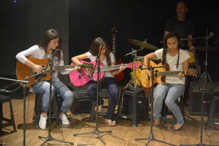 Inscrições abertas para curso de violão e guitarra no Sesc em setembro