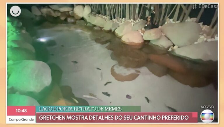 Gretchen abre sua casa, mostra lago de peixes que tem na sala e item inusitado da decoração