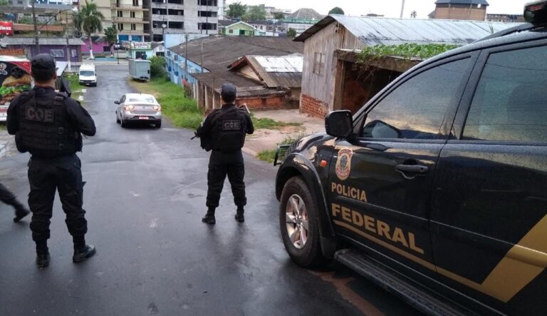 Grande operação no Acre mira integrantes de facção e servidor do MP, acusado de passar informações sigilosas
