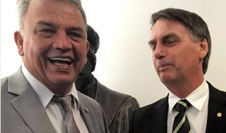 Petecão chama Bolsonaro de explosivo e diz que presidente sempre ‘saia na porrada após pelada’