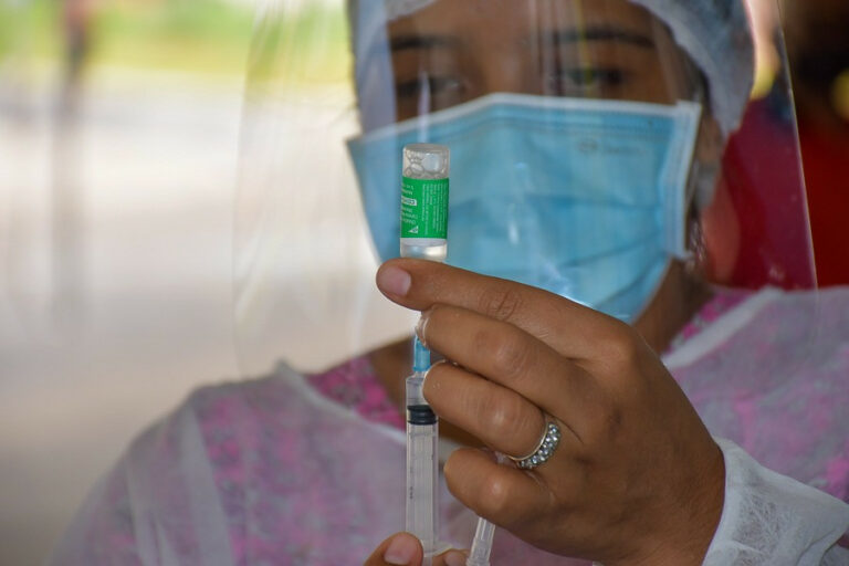 Estados criticam governo e não exigirão receita para vacinar crianças