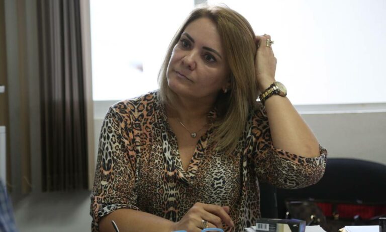 Ex-mulher de Bolsonaro teve 18 parentes nomeados em gabinetes da família