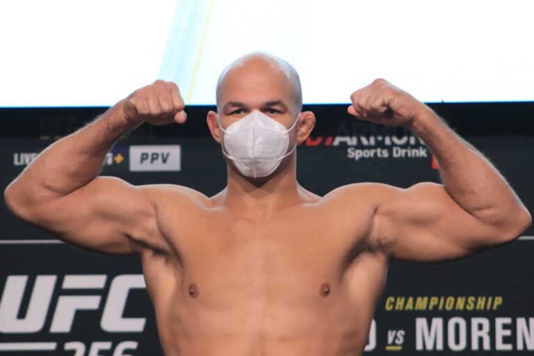 Junior ‘Cigano’ participa de evento de pro-wrestling e ‘espanca’ rival; veja