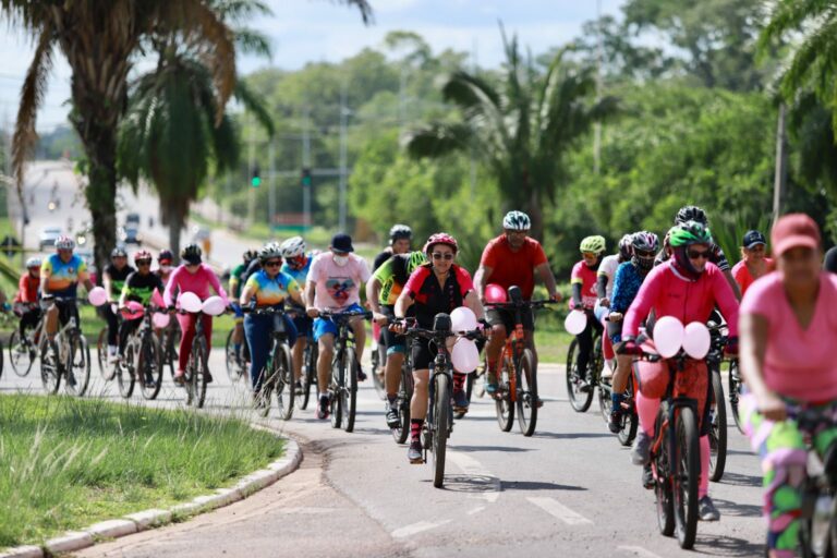 Fundhacre realiza cicleata em alusão ao Outubro Rosa, em Rio Branco