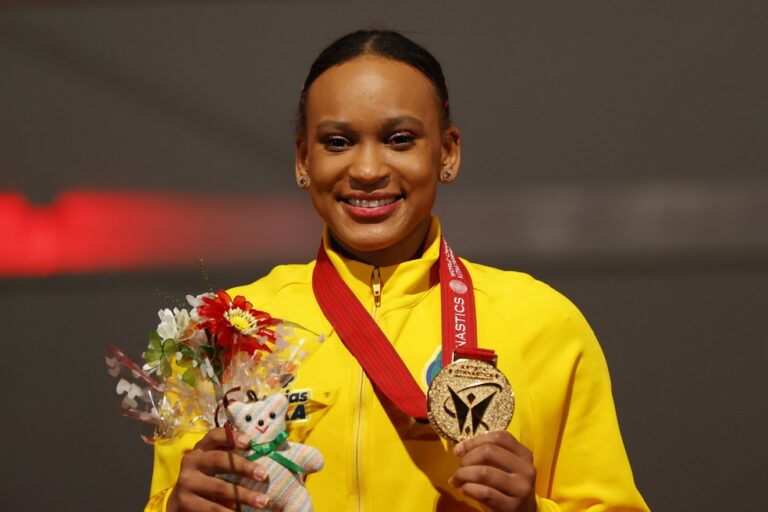 Rebeca Andrade é ouro no salto e prata nas barras do Mundial de ginástica