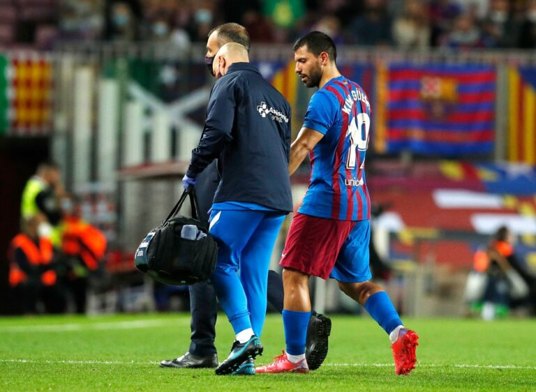 Agüero sofre mal-estar e precisa ser levado para hospital em Barcelona