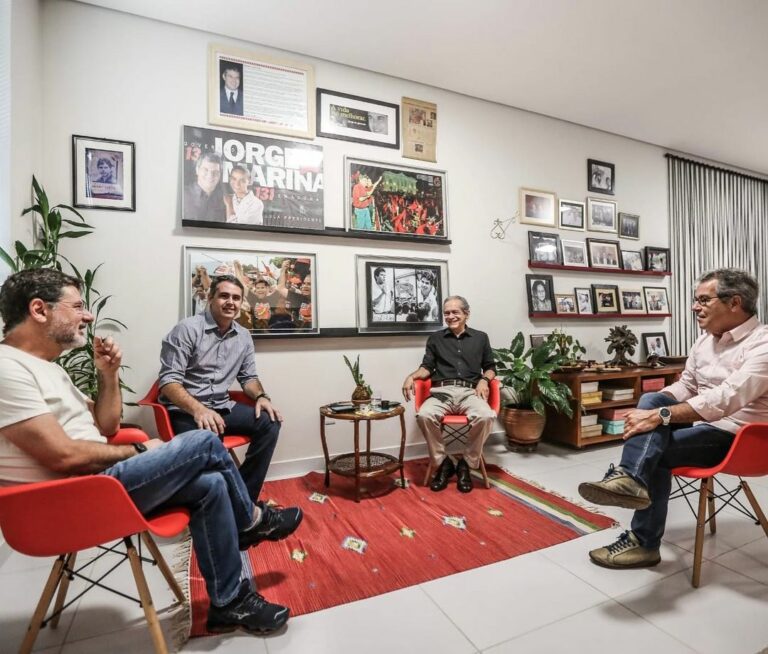 Jorge Viana se reúne com ex-gestores petistas e aumenta especulações sobre eleições do ano que vem
