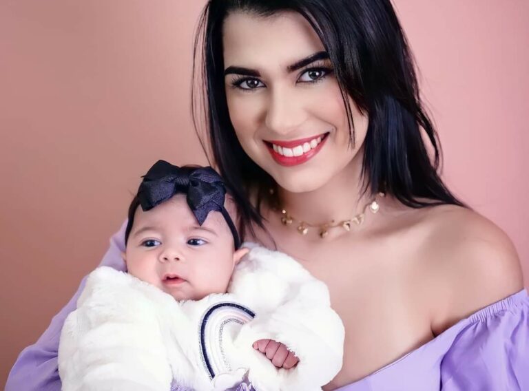 Fofurômetro explodiu! Maria Alice Candeias faz ensaio com a filha de 4 meses, Angélica Candeias; confira