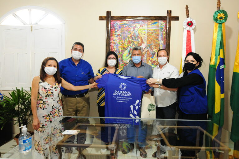 Acompanhados de representantes peruanos, Sistema Fecomércio/AC e Sebrae no Acre visitam prefeitos no interior