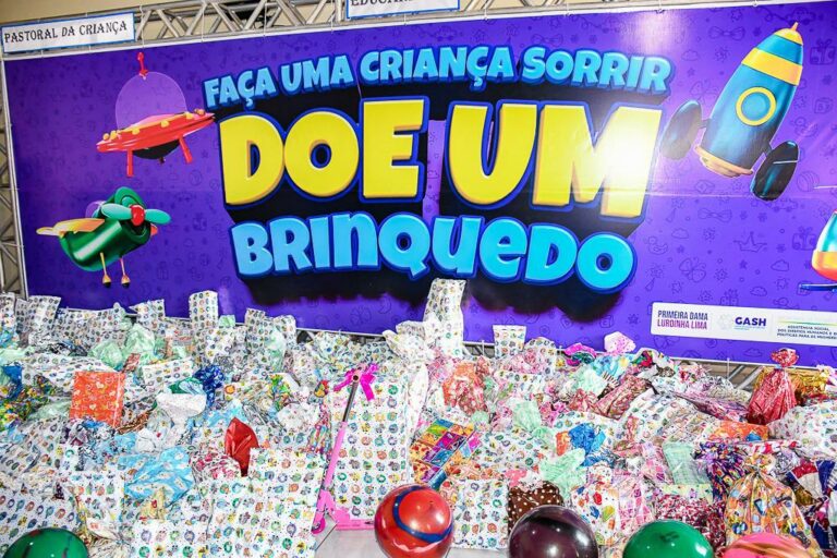 Em parceria com a Prefeitura campanha faça uma criança feliz arrecada quase dois mil brinquedos