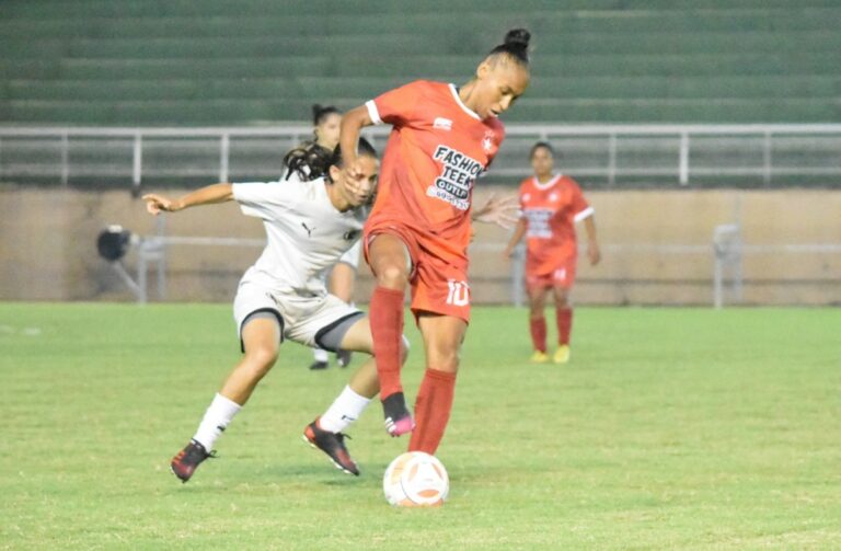 Rio Branco vence clássico e fica perto do título do returno no feminino