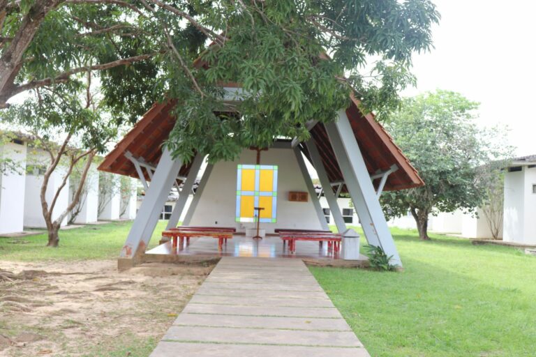Capela da Fundhacre passa por revitalização para receber familiares e pacientes da unidade
