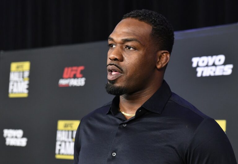 Jon Jones é expulso de equipe após confusão em Vegas e se defende: “Nunca bati na minha noiva”